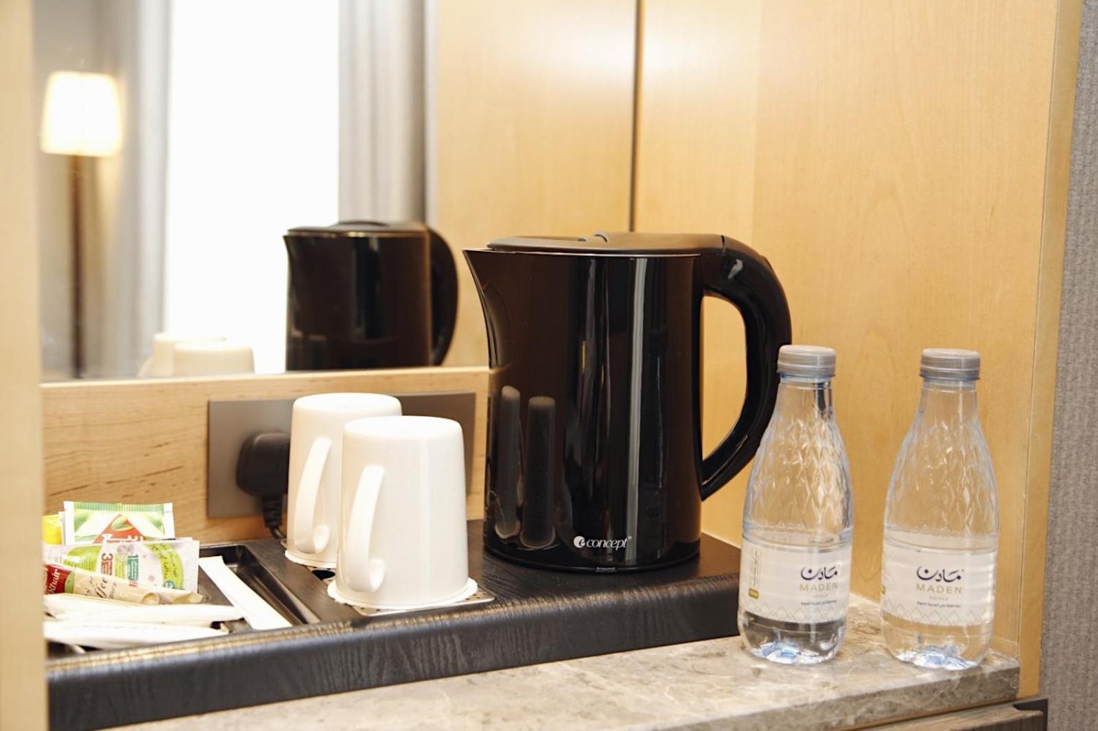 Hotel Maden Alrawda Medina Exterior foto A kettle in a hotel room