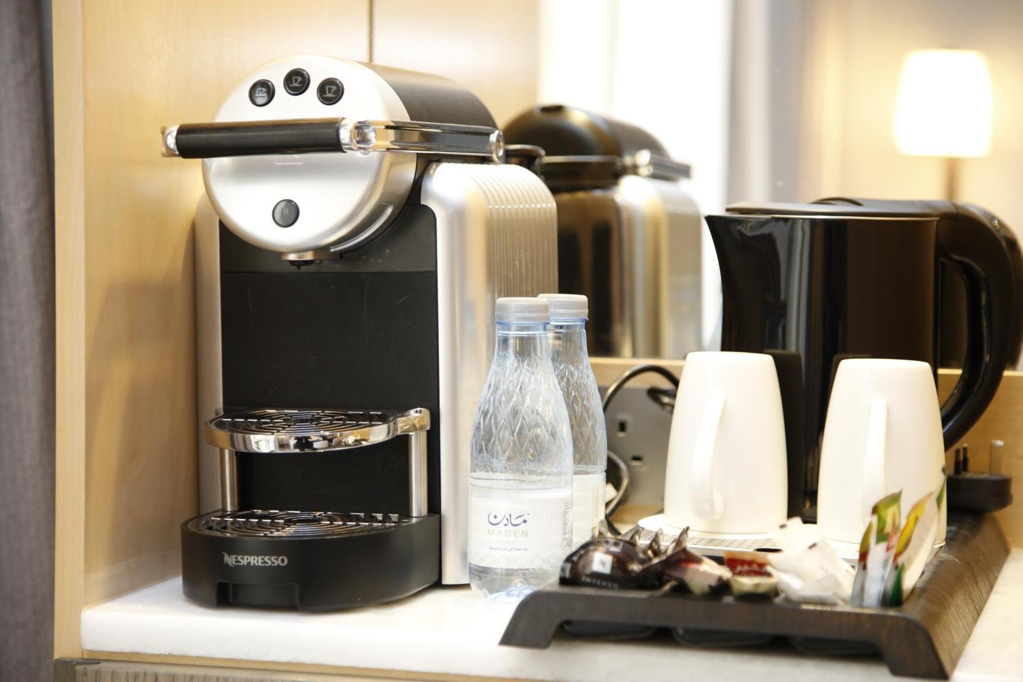 Hotel Maden Alrawda Medina Exterior foto A Nespresso coffee machine
