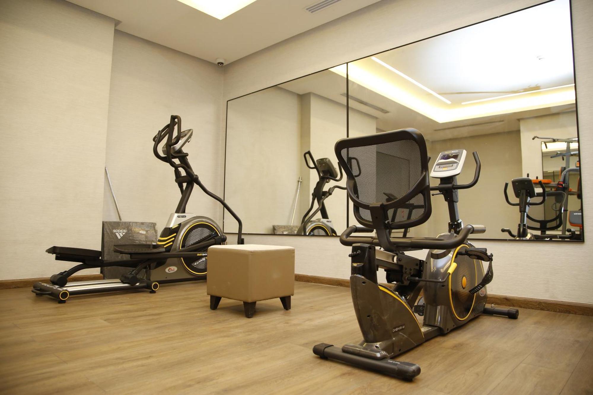 Hotel Maden Alrawda Medina Exterior foto A gym at a hotel