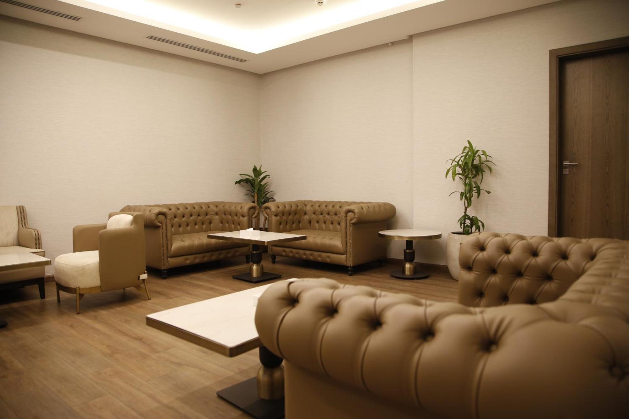 Hotel Maden Alrawda Medina Exterior foto VIP Lounge at Tan Son Nhat International Airport