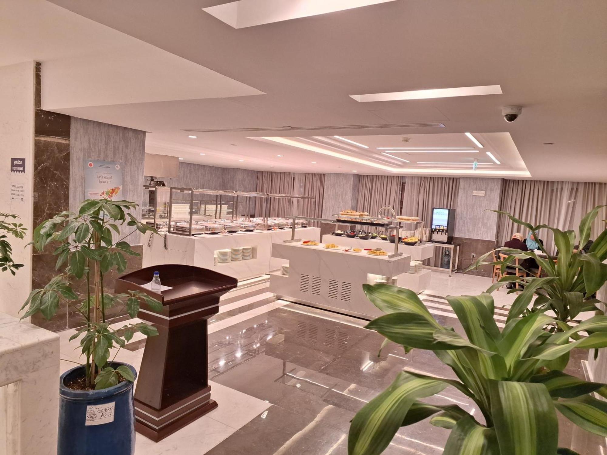Hotel Maden Alrawda Medina Exterior foto The lounge at the airport